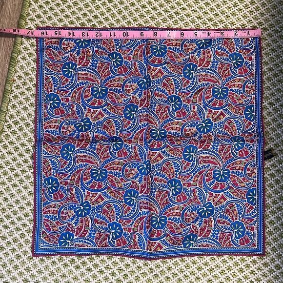 Allen Edmonds Silk Pocket Square - Picture 9 of 10